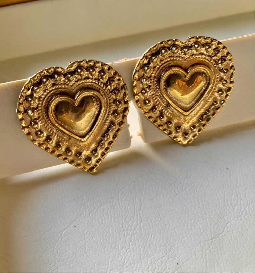 Biege Gold Heart Studs