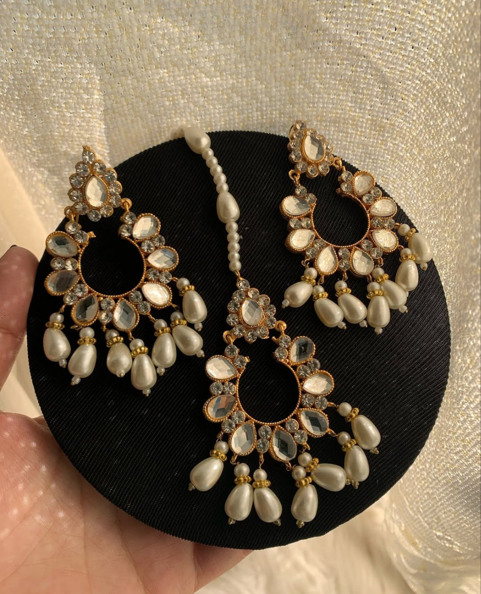 Kundun off-white Maang Tikka & Jhumkay