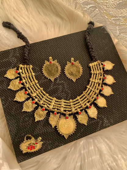 Statement Afghan Choker Set