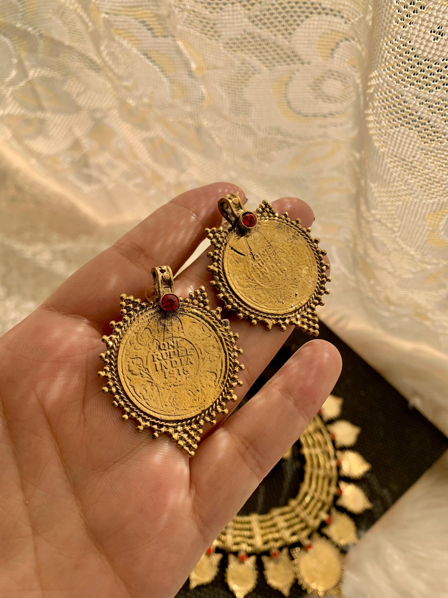 Statement Afghan Choker Set