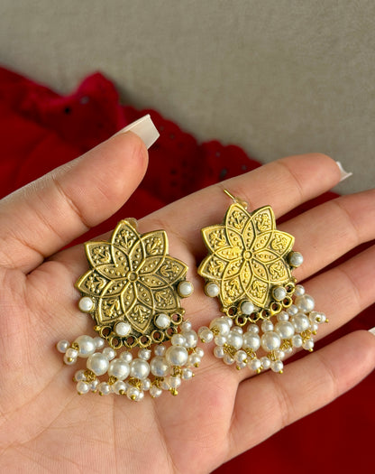Kanwal Naz Studs
