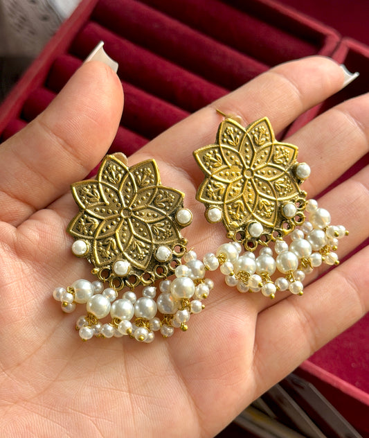 Kanwal Naz Studs