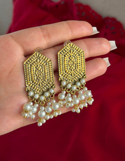 Lozavi Pearls Studs