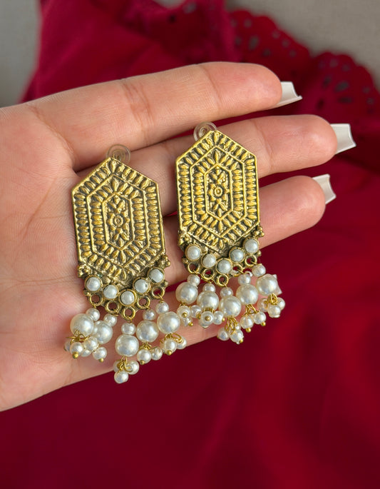 Lozavi Pearls Studs