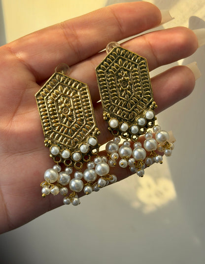 Lozavi Pearls Studs